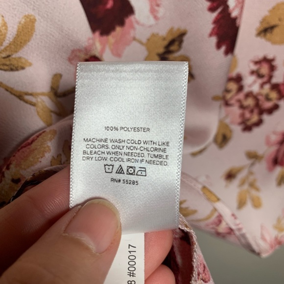 Express floral blouse with ruffles on cap sleeves. Size M. - Picture 5 of 8